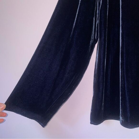 Eileen Fisher Size M Navy Blue Velvet Top Silk Long Sleeve Whimsical Minimalist - Picture 4 of 9